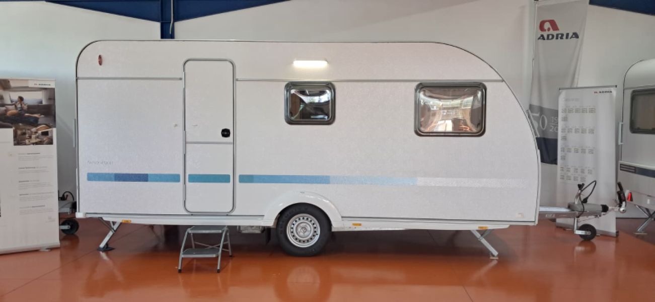En venta Adria Adria Aviva 492 LU Blanco 2026 Barcelona foto 2