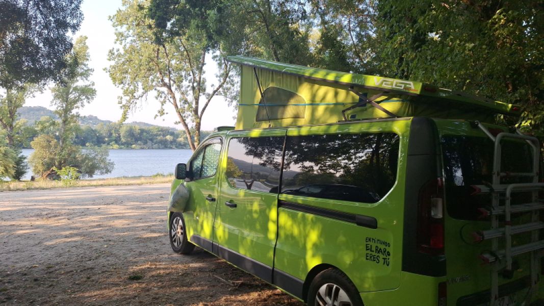 En venta Opel Vivaro biturbo Verde 2016 Madrid foto 6