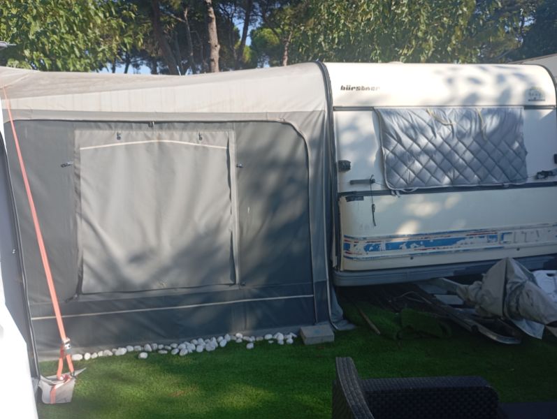 En venta Bürstner 480 TK Blanco 1982 Barcelona foto 2