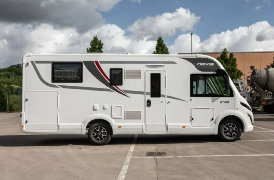 McLouis Nevis 879 Integral