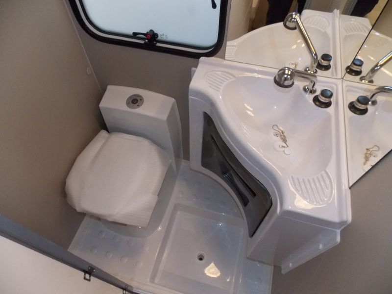 En venta Across Safari 431 CDL ( 750 kg. ) 2025 Blanco 2026 Sevilla foto 4