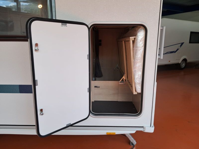 En venta Adria ADRIA AVIVA 472 PK  Blanco 2024 Barcelona foto 5