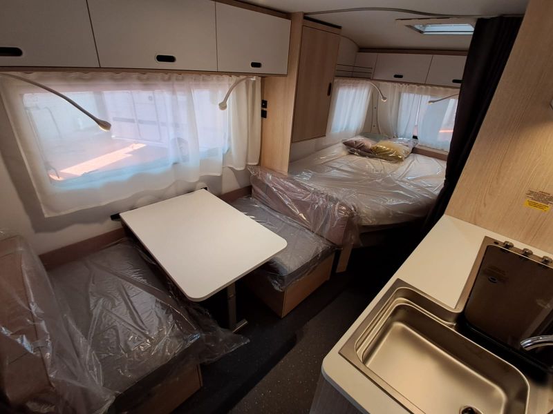 En venta Adria ADRIA AVIVA 472 PK  Blanco 2024 Barcelona foto 8