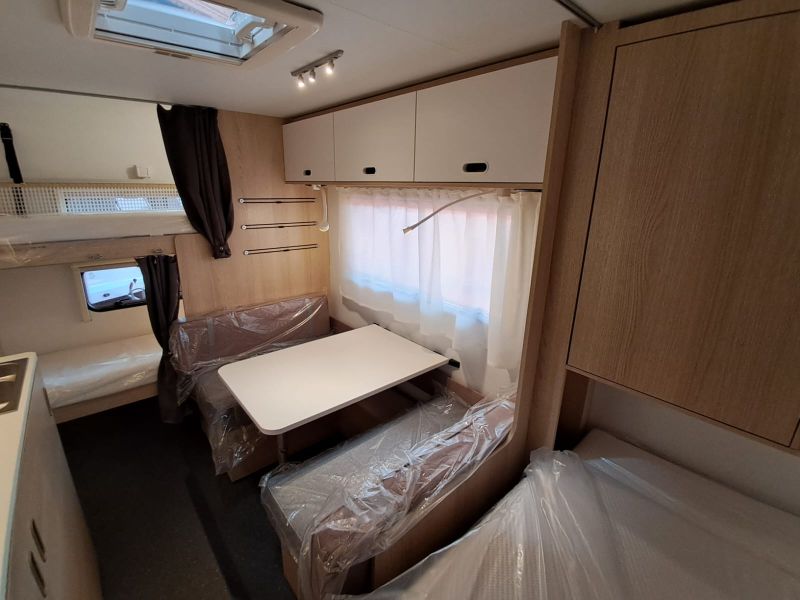 En venta Adria ADRIA AVIVA 472 PK  Blanco 2024 Barcelona foto 9