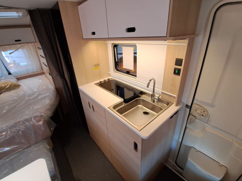 En venta Adria ADRIA AVIVA 472 PK  Blanco 2024 Barcelona foto 10