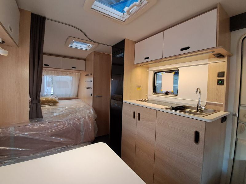 En venta Adria ADRIA AVIVA 472 PK  Blanco 2024 Barcelona foto 13