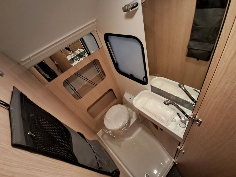 En venta Adria ADRIA AVIVA 472 PK  Blanco 2024 Barcelona foto 17