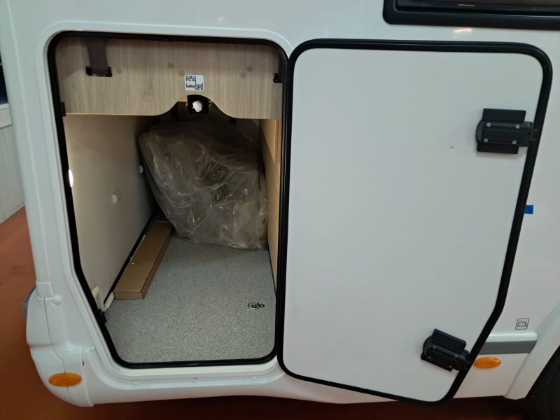 En venta Challenger Challenger Ford 380 Break Edition  Blanco 2026 Barcelona foto 5