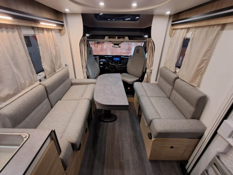 En venta Challenger Challenger Ford 380 Break Edition  Blanco 2026 Barcelona foto 8