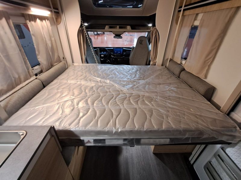 En venta Challenger Challenger Ford 380 Break Edition  Blanco 2026 Barcelona foto 9