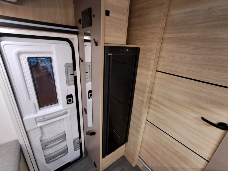 En venta Challenger Challenger Ford 380 Break Edition  Blanco 2026 Barcelona foto 12