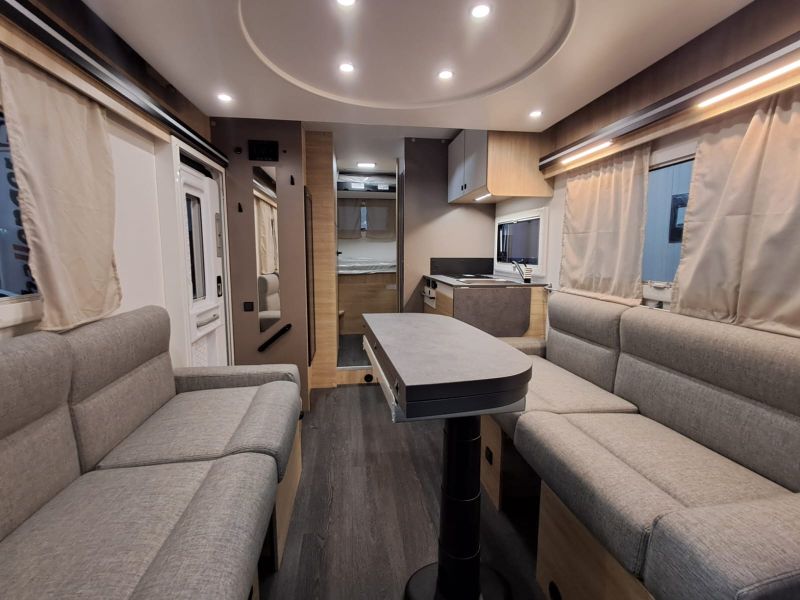 En venta Challenger Challenger Ford 380 Break Edition  Blanco 2026 Barcelona foto 15