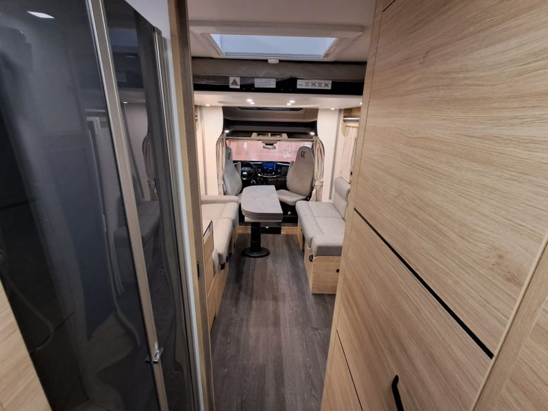 En venta Challenger Challenger Ford 380 Break Edition  Blanco 2026 Barcelona foto 16