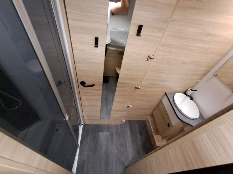 En venta Challenger Challenger Ford 380 Break Edition  Blanco 2026 Barcelona foto 19