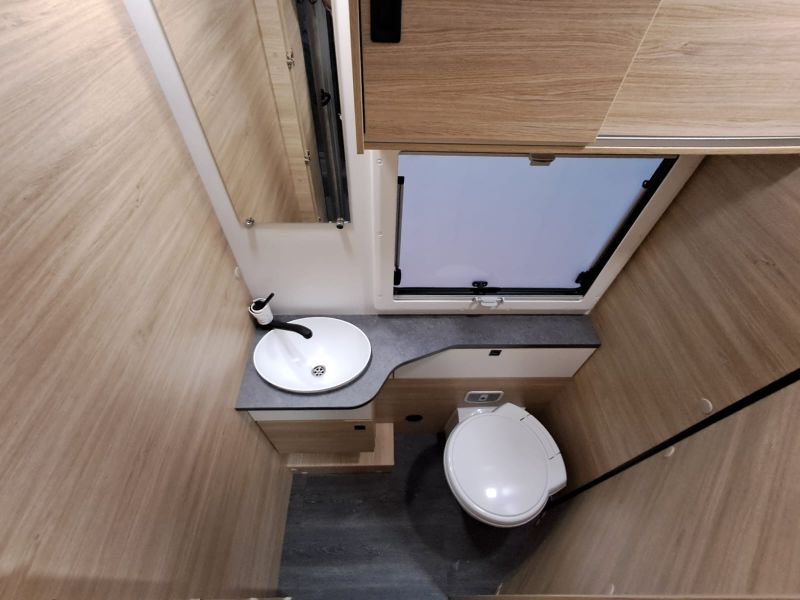 En venta Challenger Challenger Ford 380 Break Edition  Blanco 2026 Barcelona foto 20